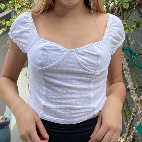 cute detailed white crop top - Picture 2 of 3